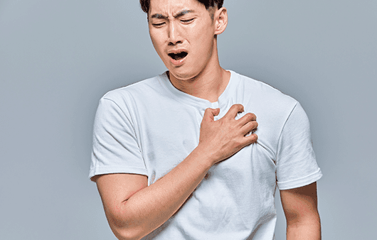 왼쪽 가슴 통증 계속된다면? 심장 문제 가능성 꼭 확인하세요