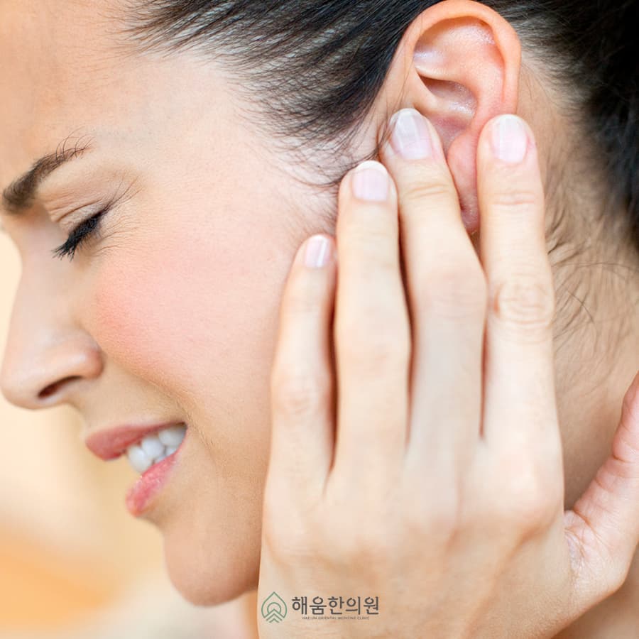 귀가 찌릿하고 막힌 느낌, 왜 반복될까요? 원인 총정리